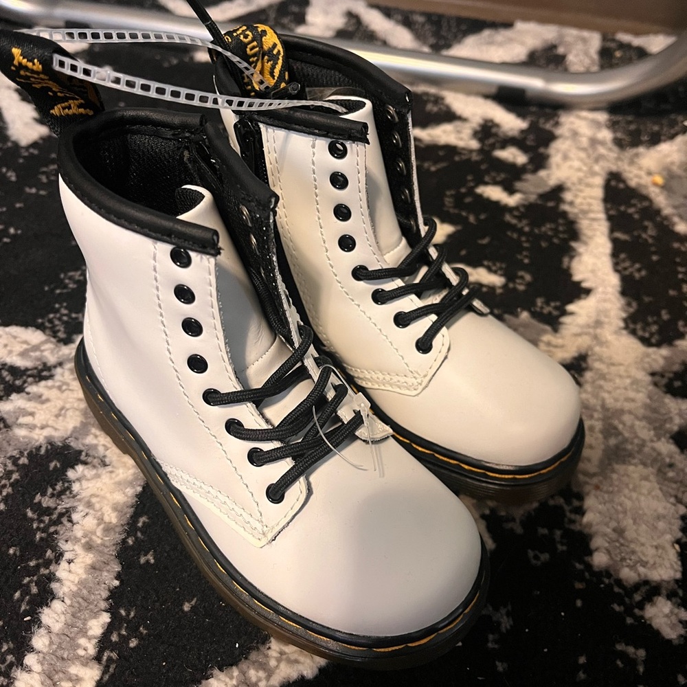 Toddler size 8 Doc Martens
White
Never worn